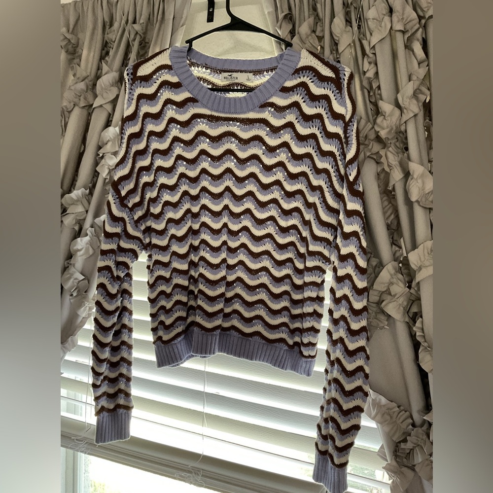 Hollister sweater